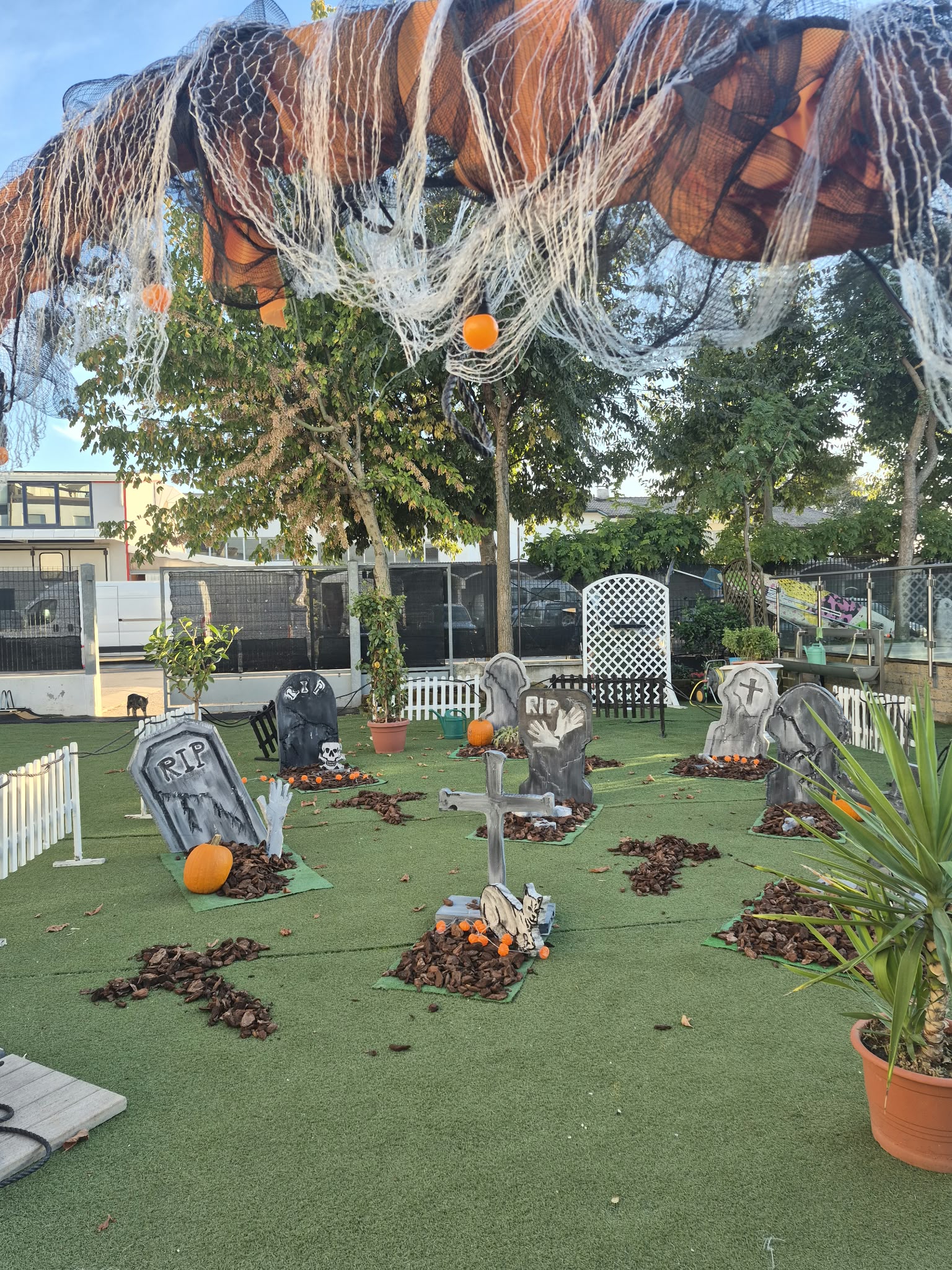 giardino addobbato a tema halloween giardino addobbato a tema halloween